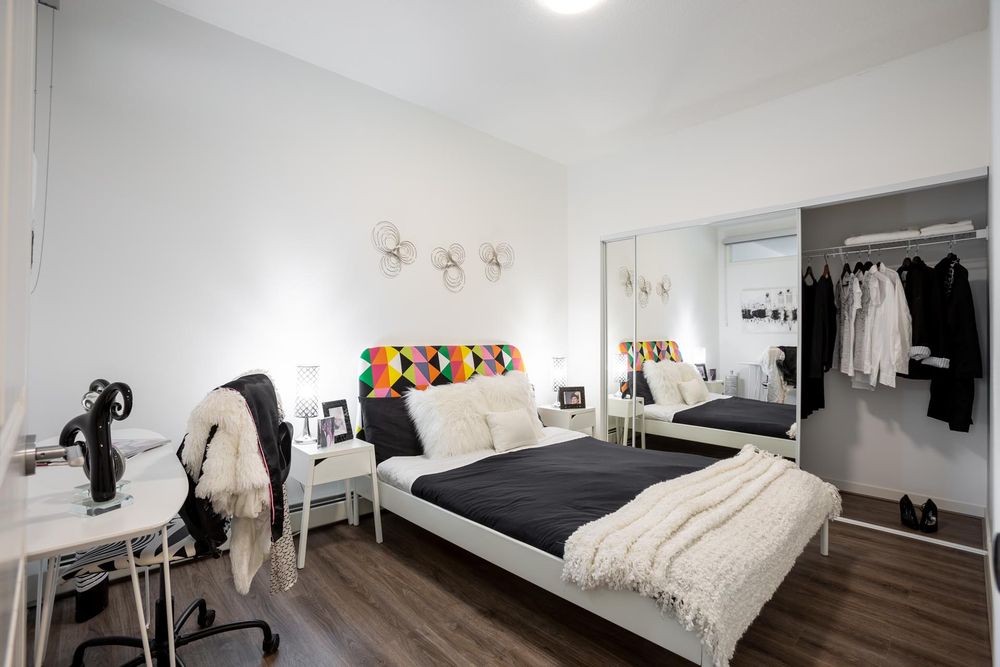 Bedroom with a mirrored closet